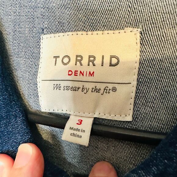 Torrid Denim Medium Distressed Long Sleeves Cotton Jeans Jacket Size 3X - Picture 5 of 9